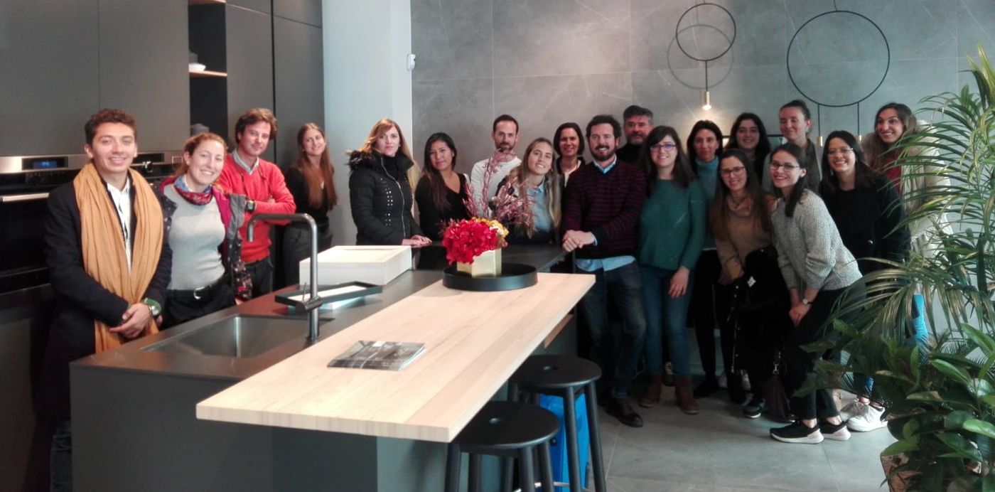 La escuela de diseño Insenia Design School Madrid visita nuestro Showroom