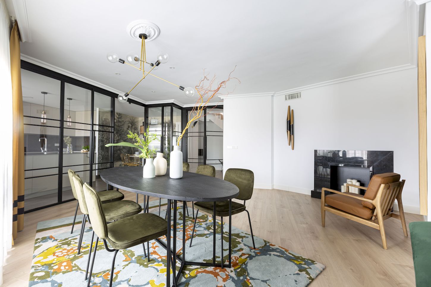Reforma Cocina Dica abierta al salón con isla en L y lavadero en Majadahonda modelo Milano Serie 45 Niebla Seda de Madrid
