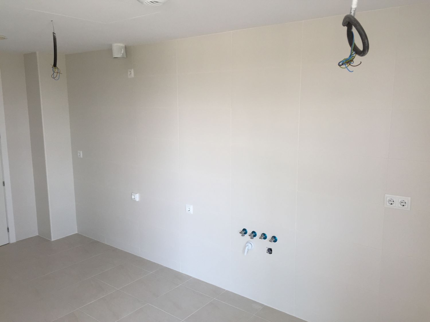 Reforma de una cocina Dica modelo Gola 45º Blanco Polar en Mirasierra
