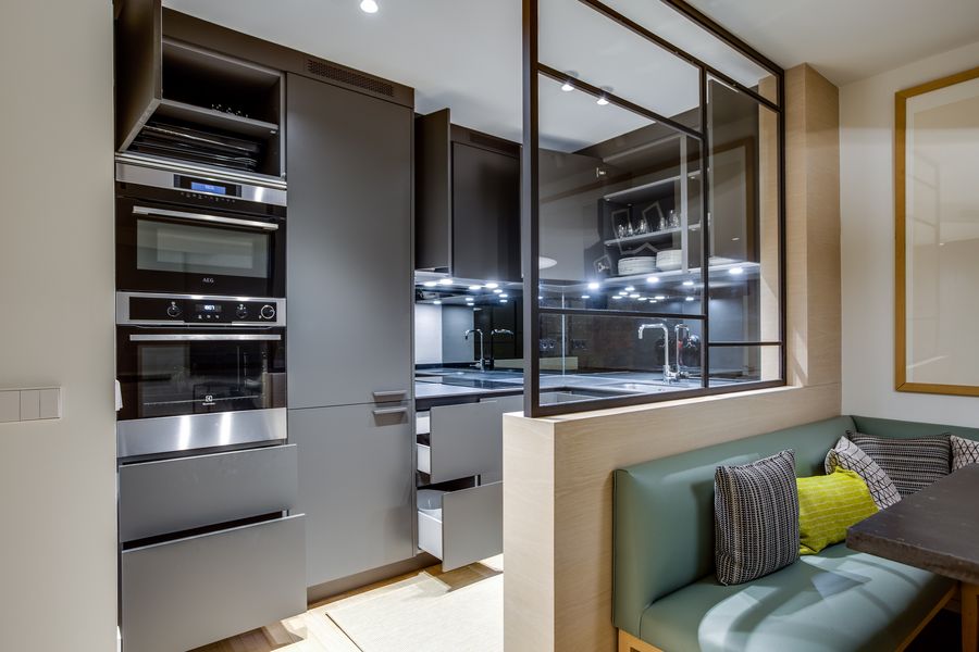 Reforma de una cocina Dica modelo Gola 45º Gris Noche en pequeño apartamento de Lujo en Chamberi Madrid