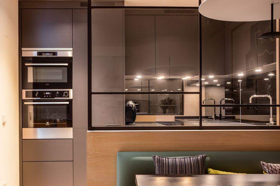 Reforma de una cocina Dica modelo Gola 45º Gris Noche en pequeño apartamento de Lujo en Chamberi Madrid